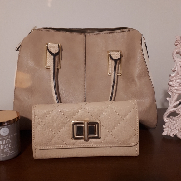 ALDO HAND BAG + WALLET - Picture 2 of 13